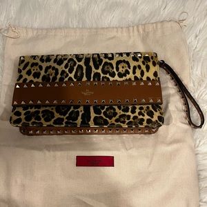 Canvas leopard/leather trim print Rockstud side slip wristlet clutch